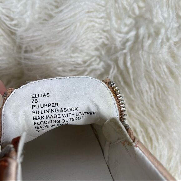 Steve Madden Ellias Rose Gold Slip On Sneakers - Picture 8 of 9